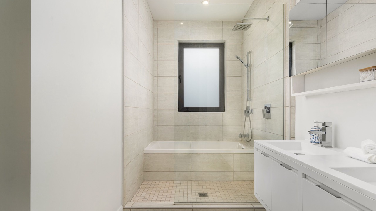Photo of Bathroom in Laval