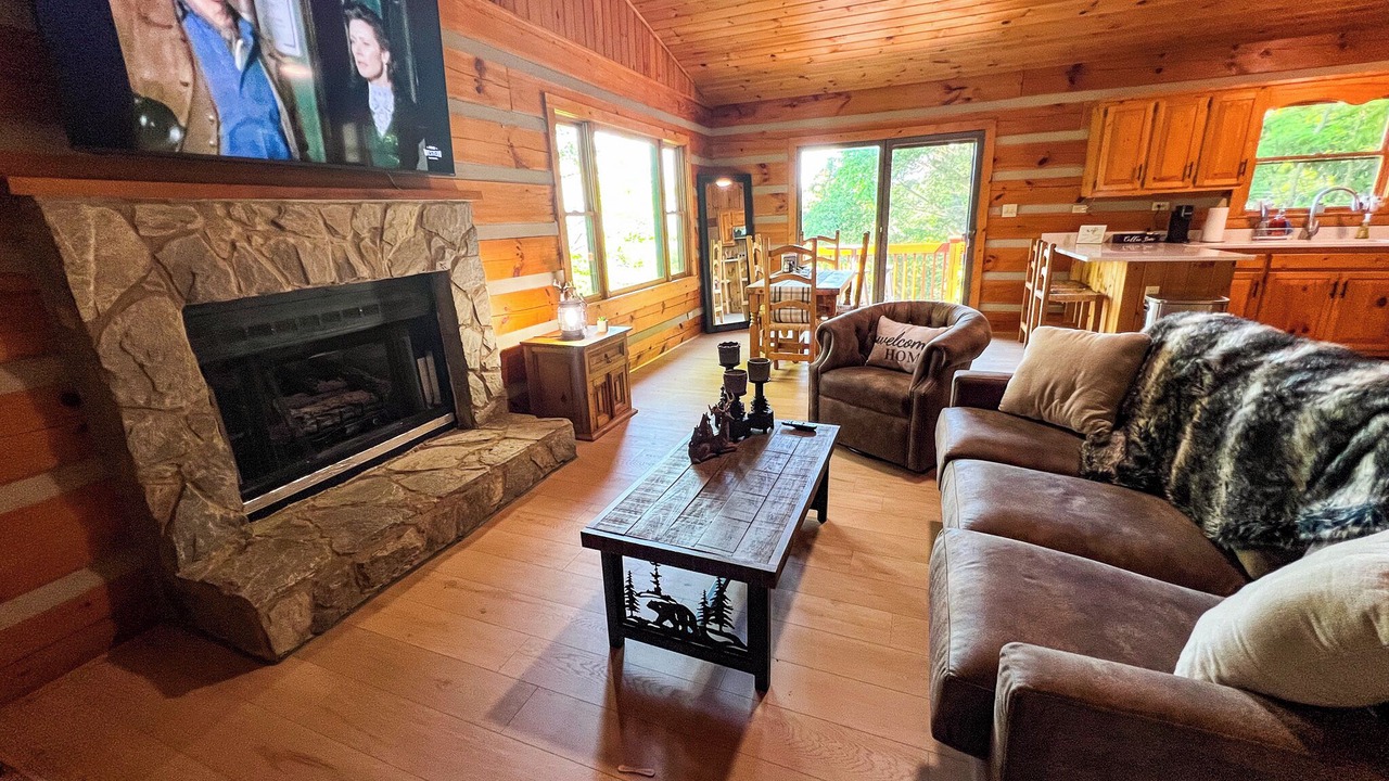 Photo of Livingroom in West Jefferson
