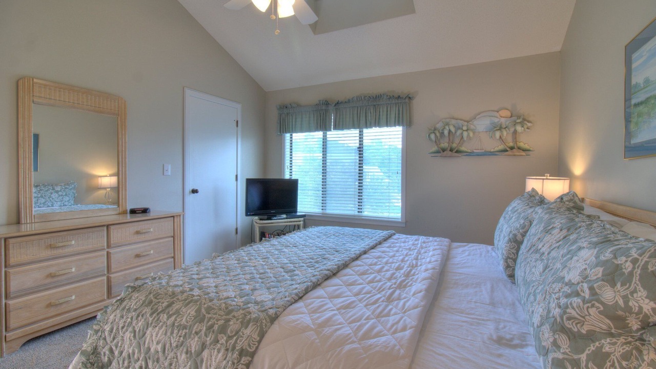 Photo of Bedroom in Arcadian Shores