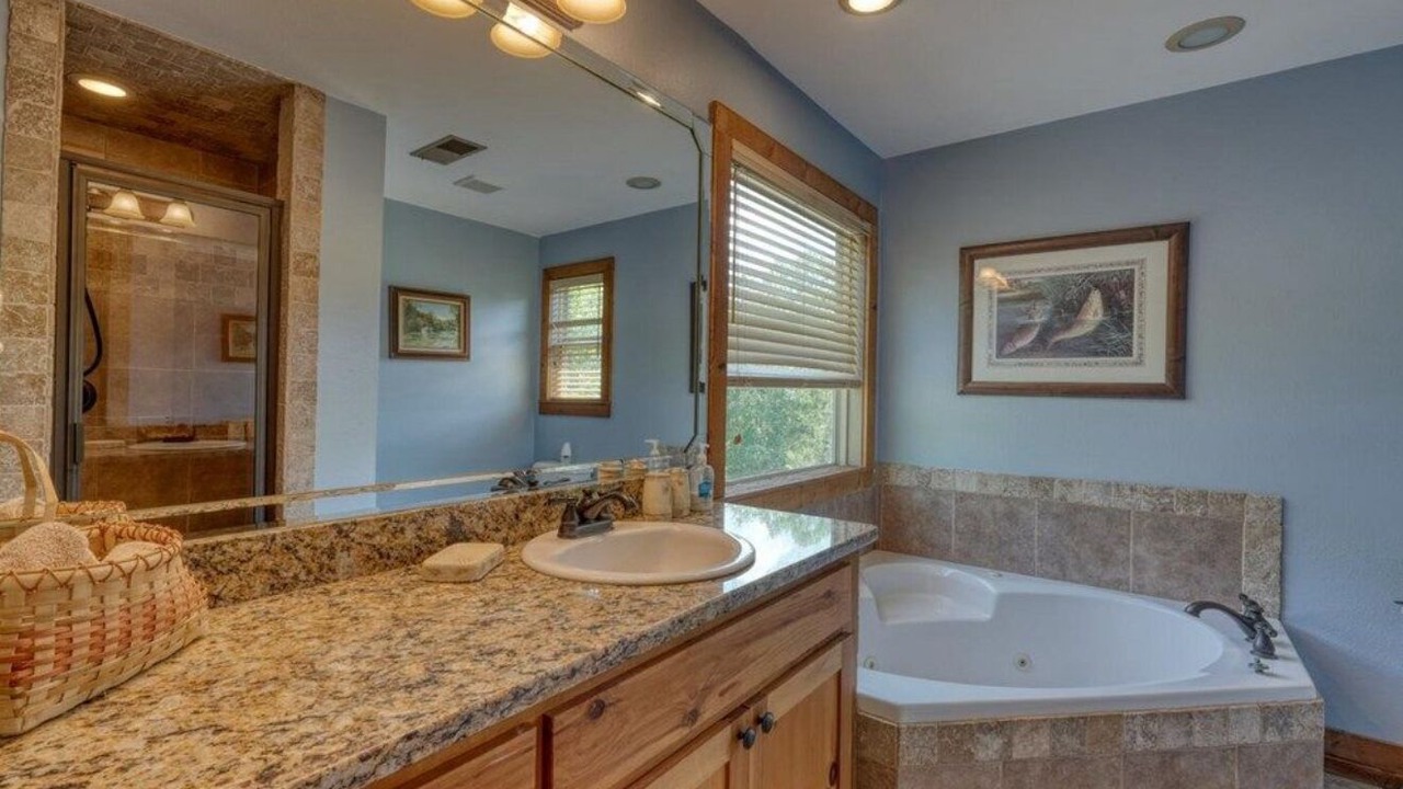 Photo of Bathroom in Hiawassee