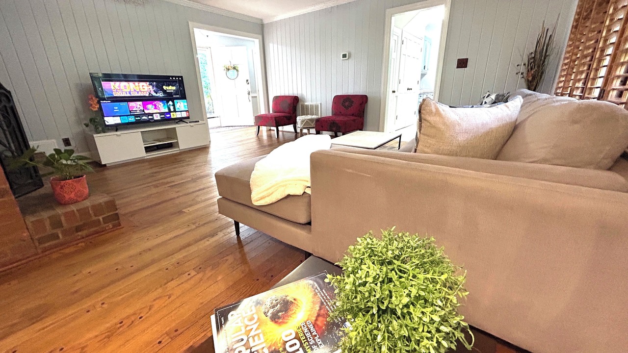 Photo of Livingroom in Ballantyne
