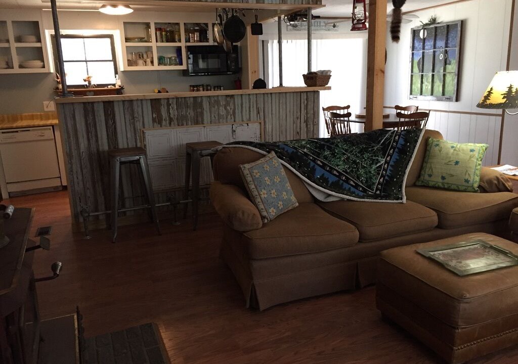 Photo of Livingroom in Cedar Mountain