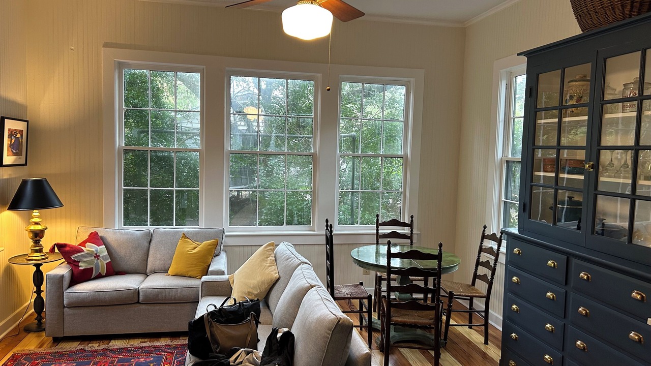 Photo of Livingroom in Summerville Historic District