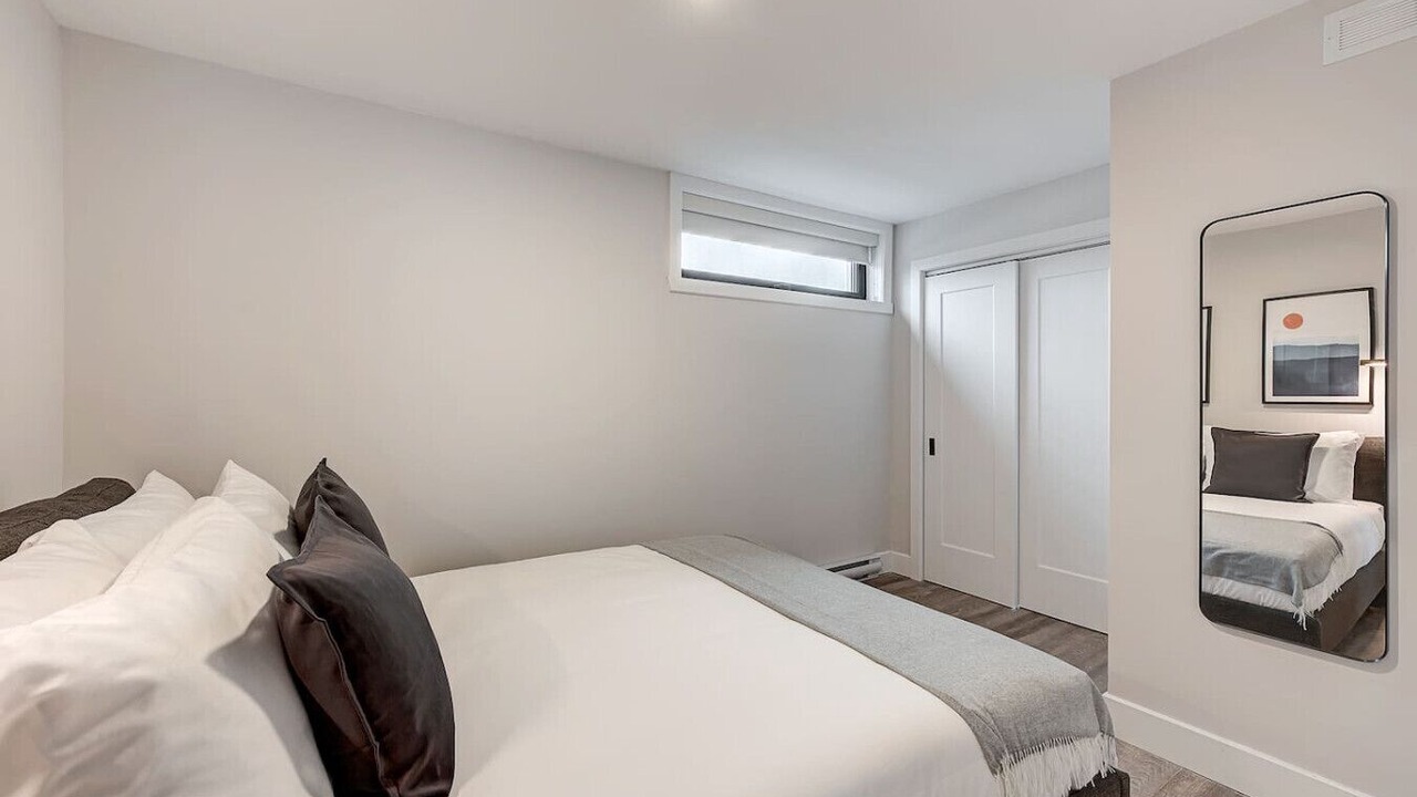 Photo of Bedroom in La Petite-Patrie