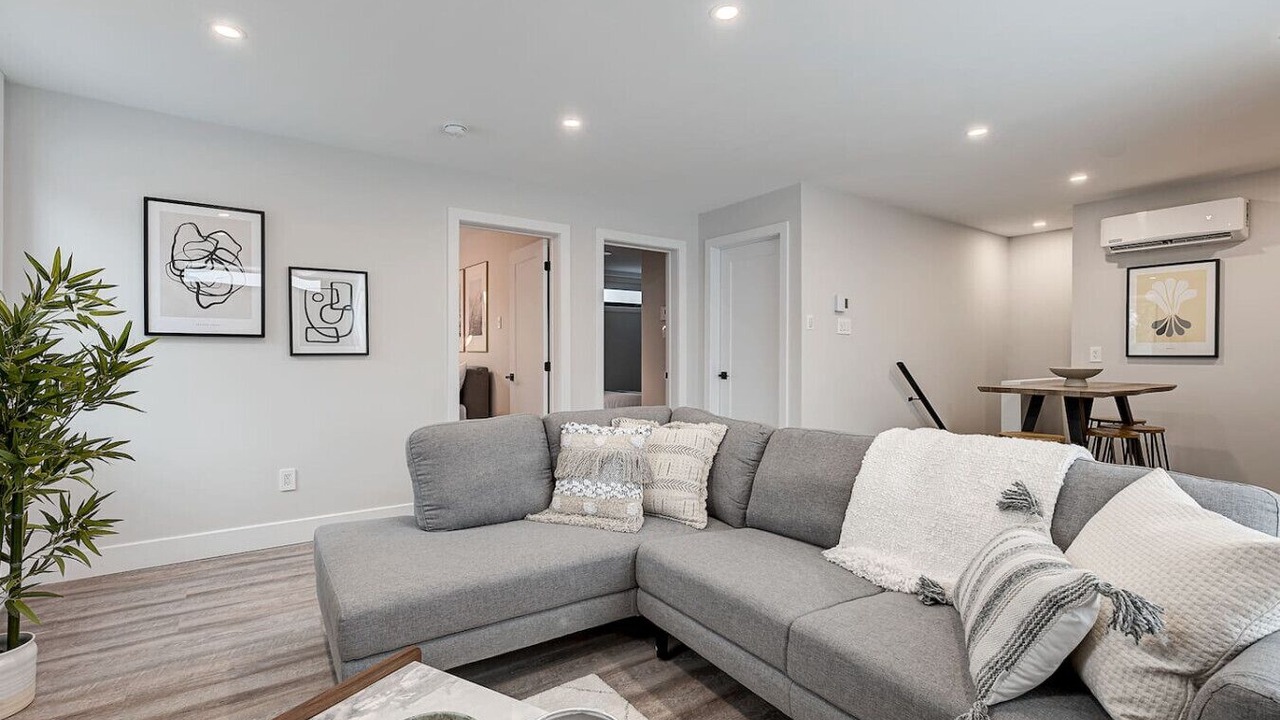 Photo of Livingroom in La Petite-Patrie
