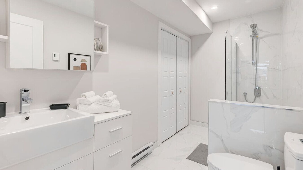 Photo of Bathroom in La Petite-Patrie