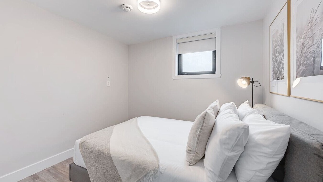 Photo of Bedroom in La Petite-Patrie