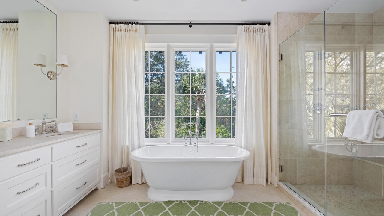 Photo of Bathroom in Vanderhorst Plantation