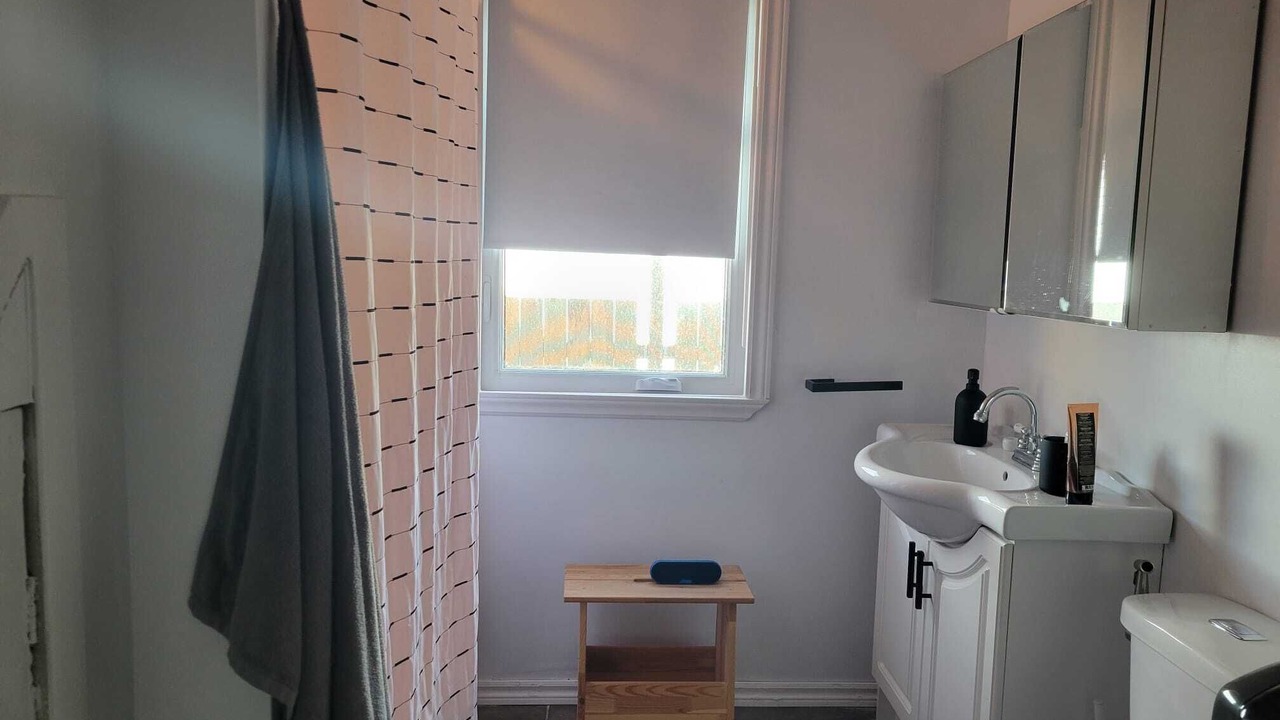 Photo of Bathroom in Pierrefonds-Roxboro