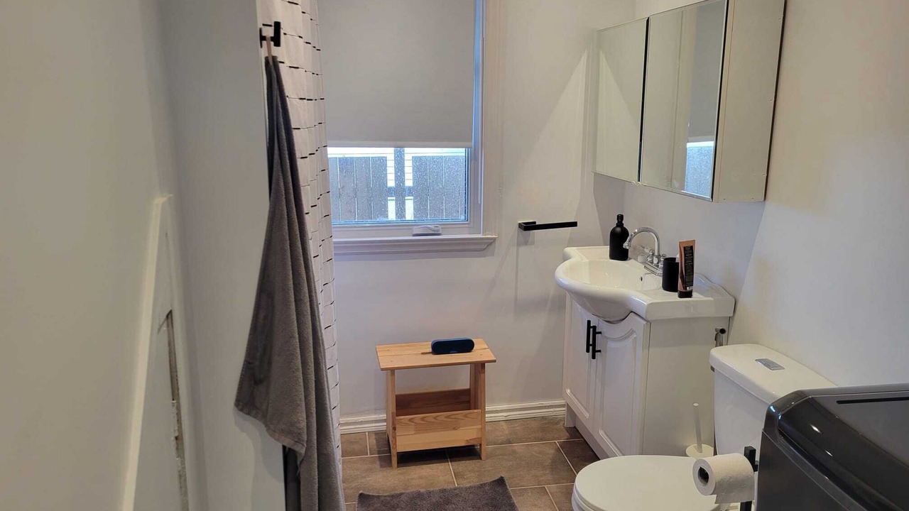 Photo of Bathroom in Pierrefonds-Roxboro