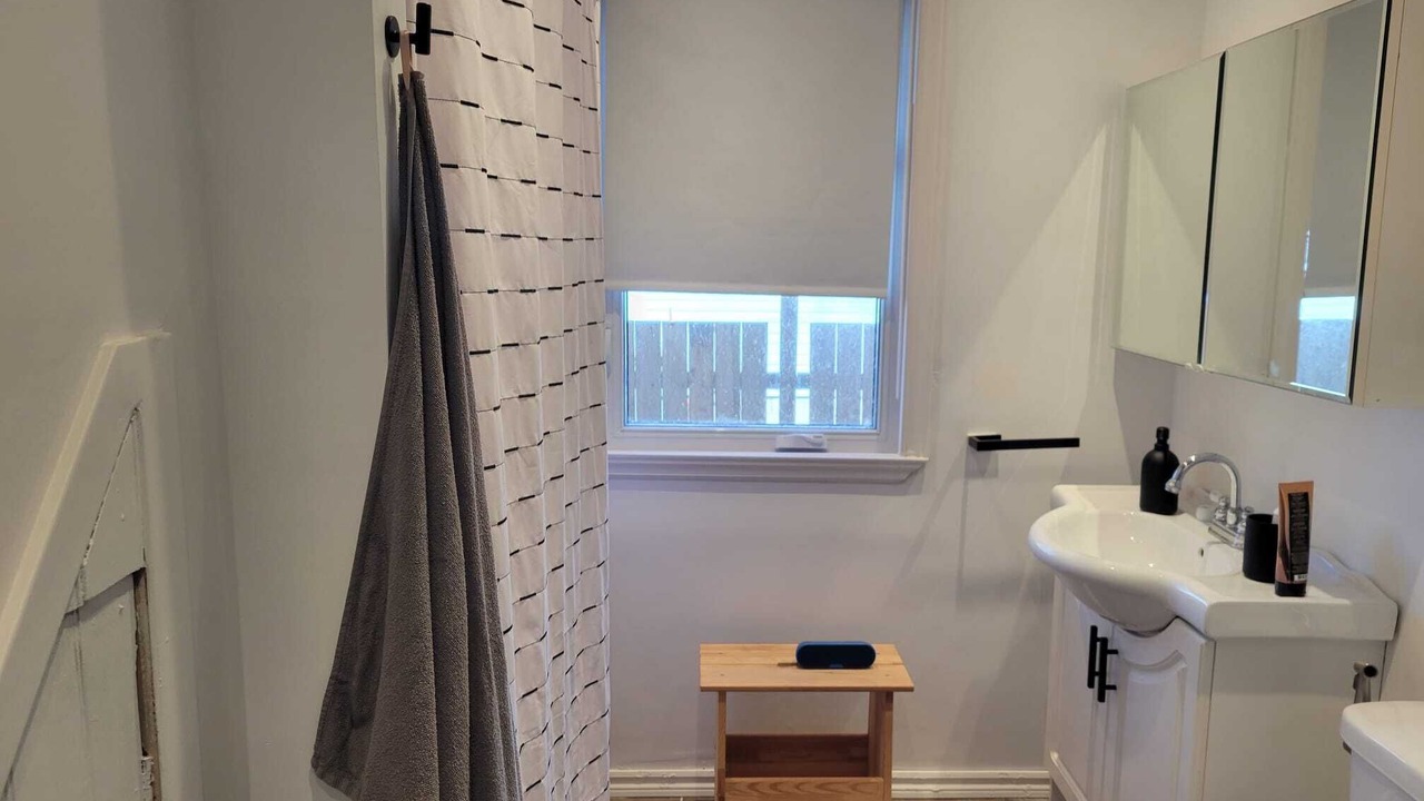 Photo of Bathroom in Pierrefonds-Roxboro