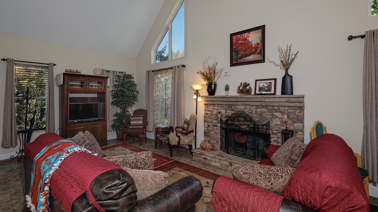 Photo of Livingroom in Cherokee