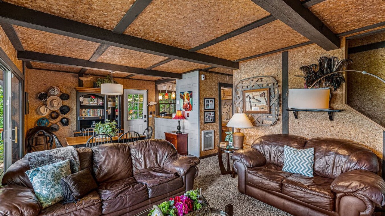 Photo of Livingroom in Cullowhee