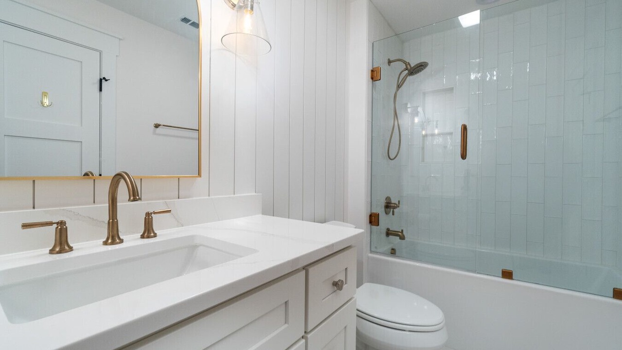 Photo of Bedroom in Pine Knoll Shores