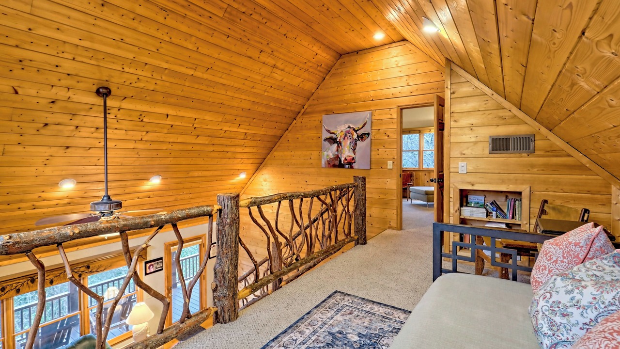 Photo of Livingroom in Hiawassee