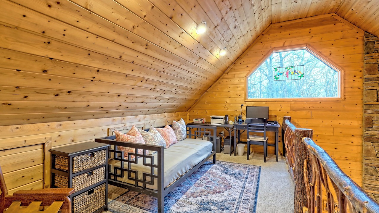 Photo of Livingroom in Hiawassee
