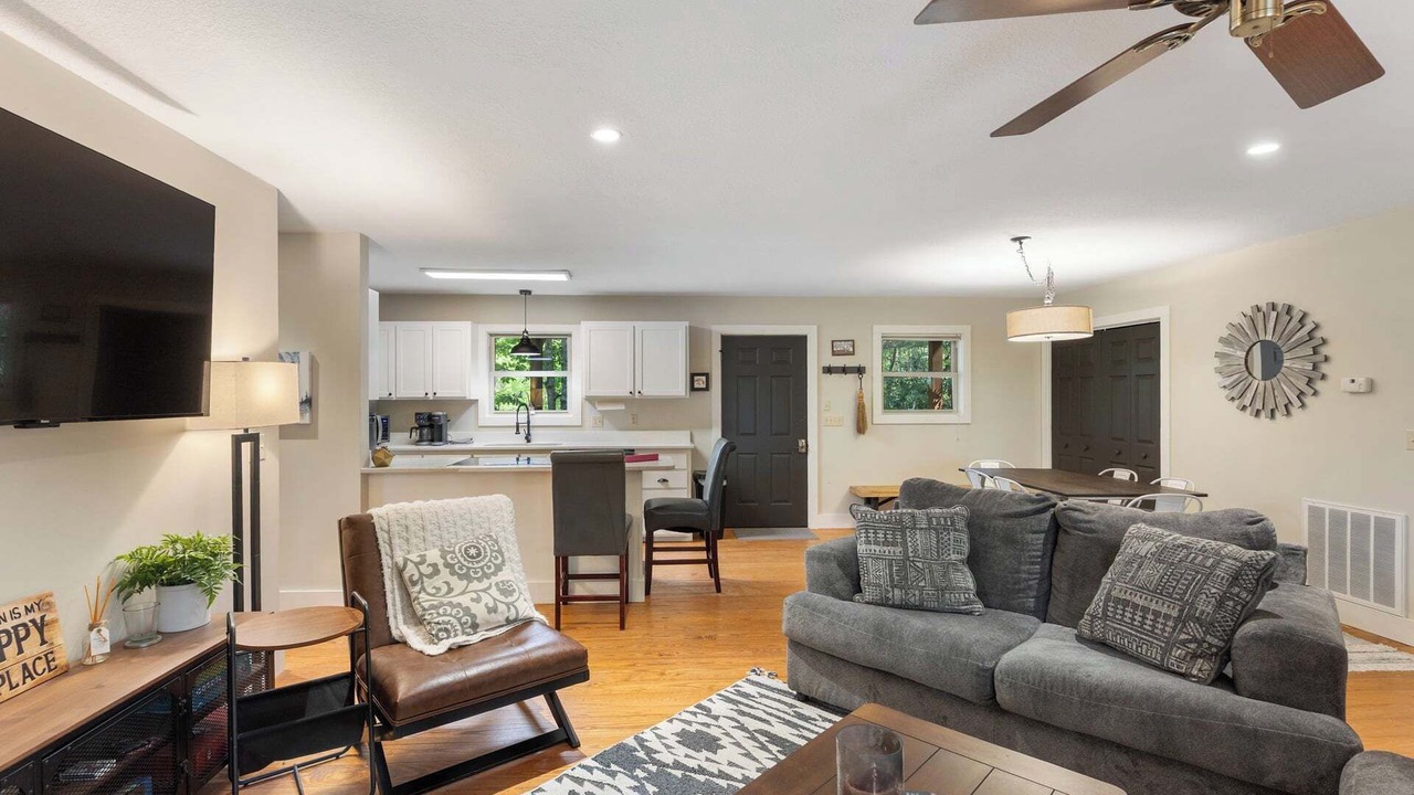 Photo of Livingroom in Glenville