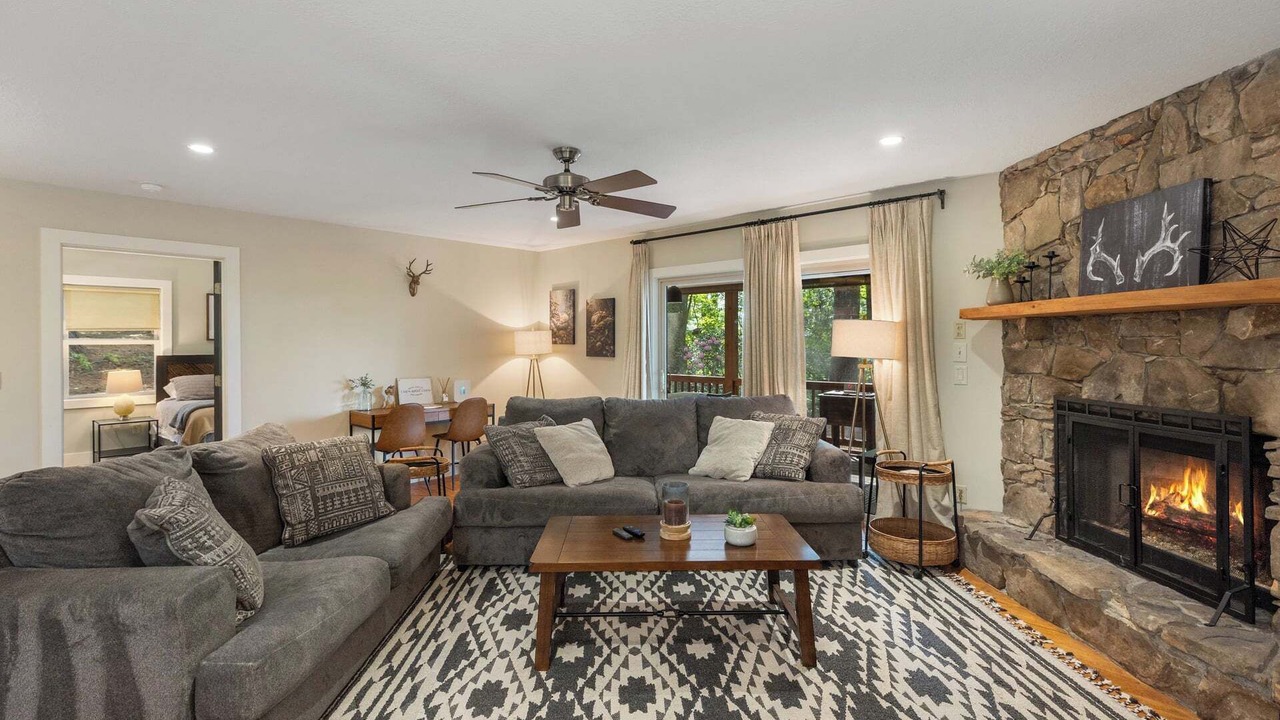 Photo of Livingroom in Glenville