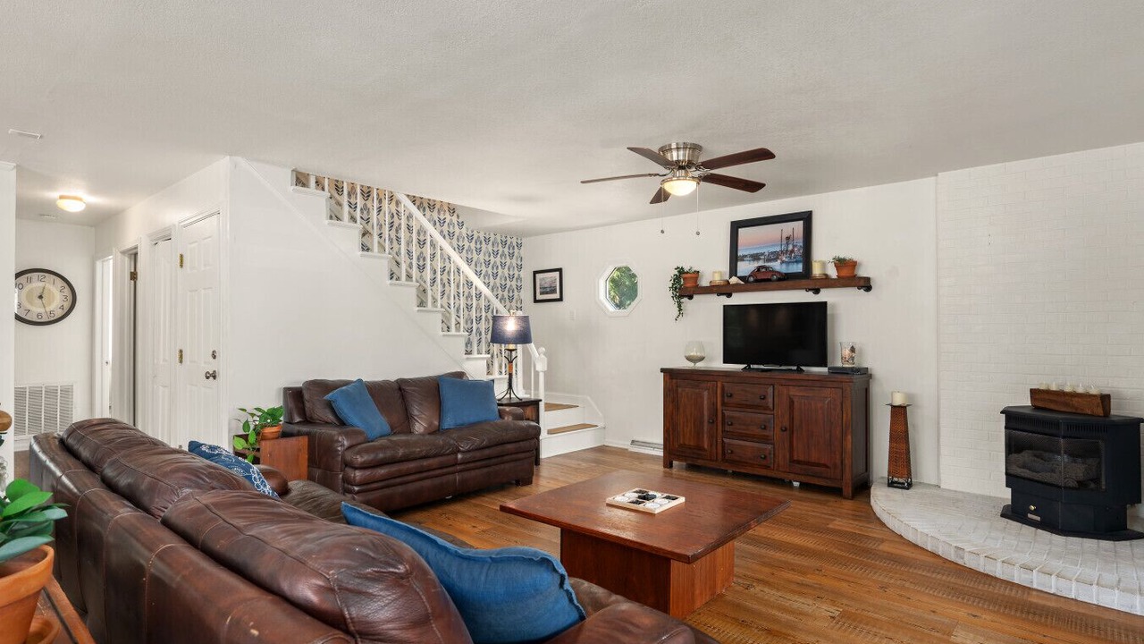 Photo of Bedroom in Brigands' Bay
