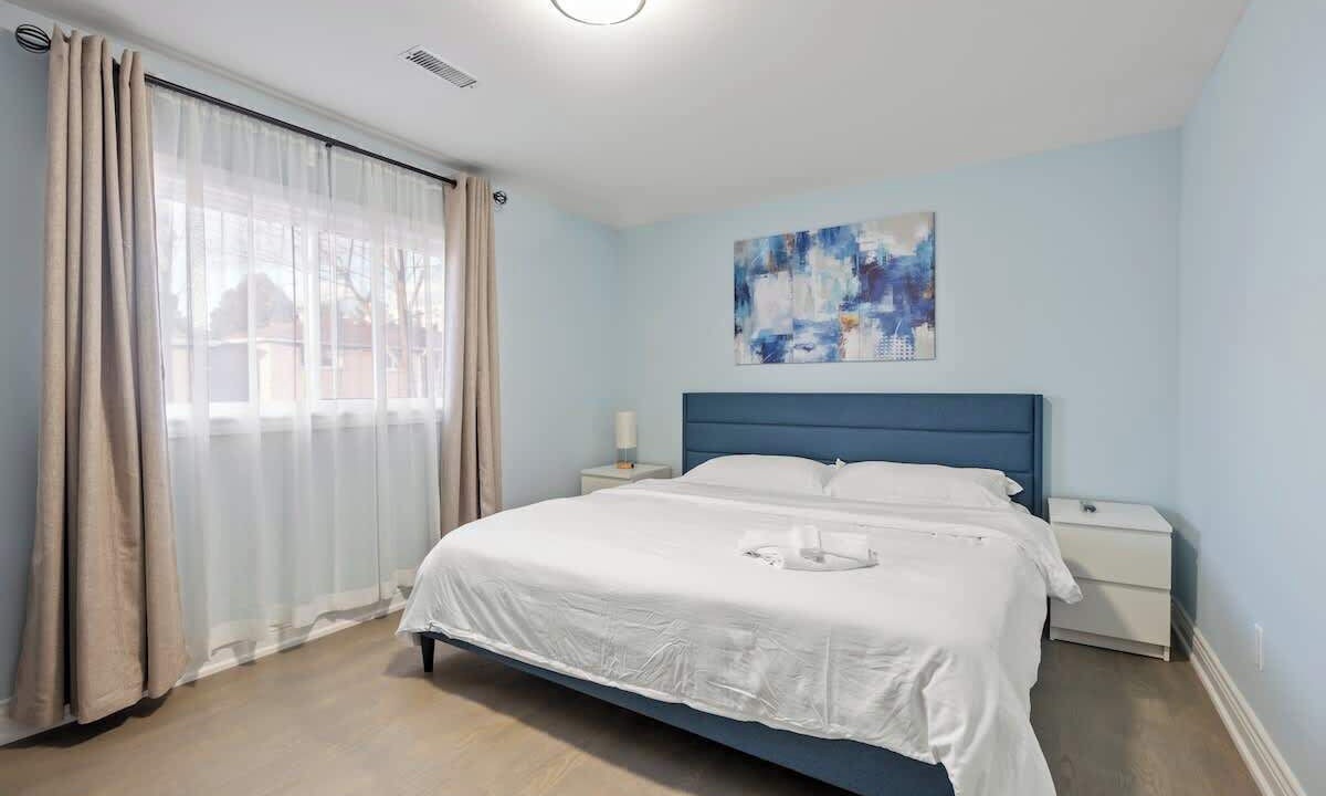 Photo of Bedroom in L'Amoreaux