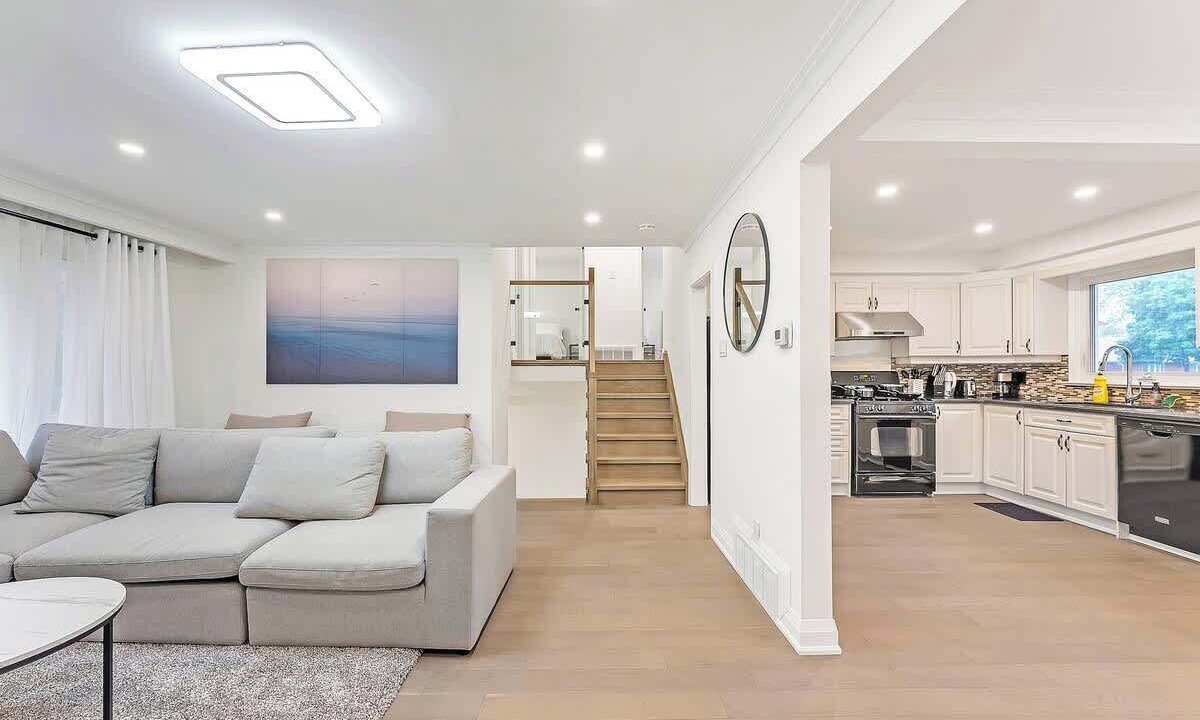 Photo of Livingroom in Willowdale