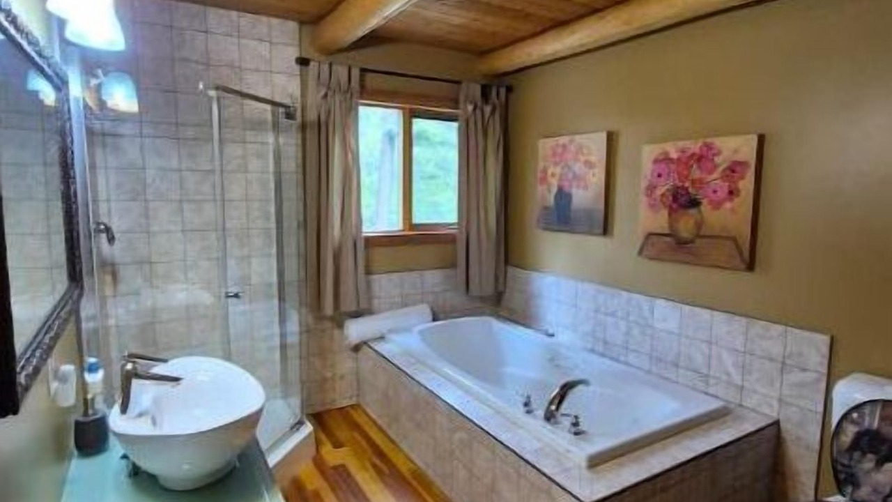 Photo of Bathroom in Golden