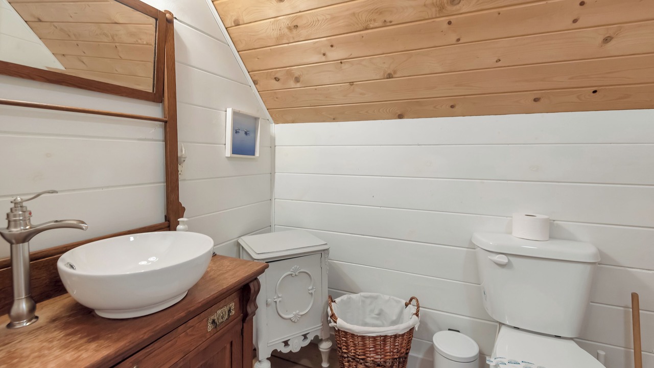 Photo of Bathroom in Crumpler