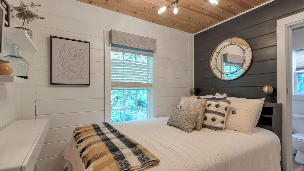 Photo of Bedroom in Crumpler