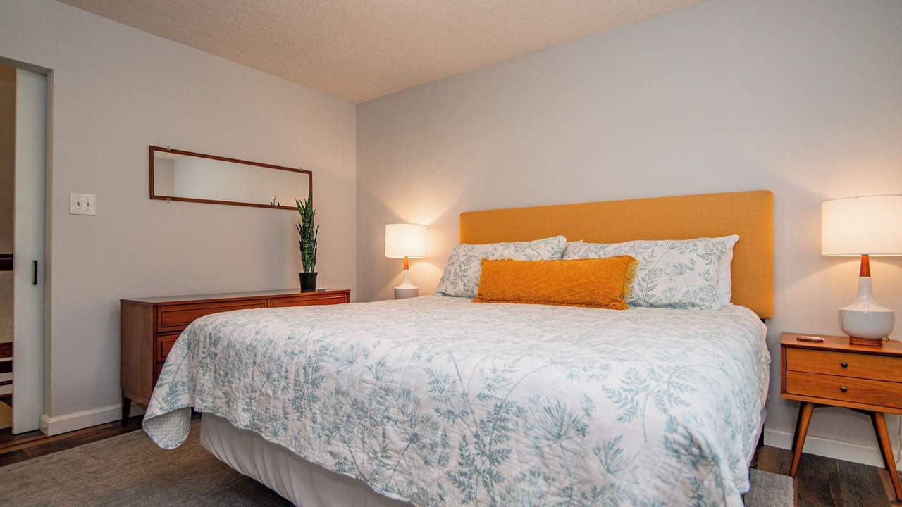 Photo of Bedroom in North Shore Acres