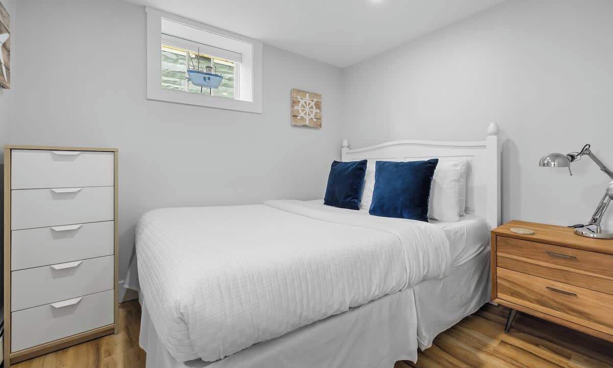 Photo of Bedroom in Queens Square