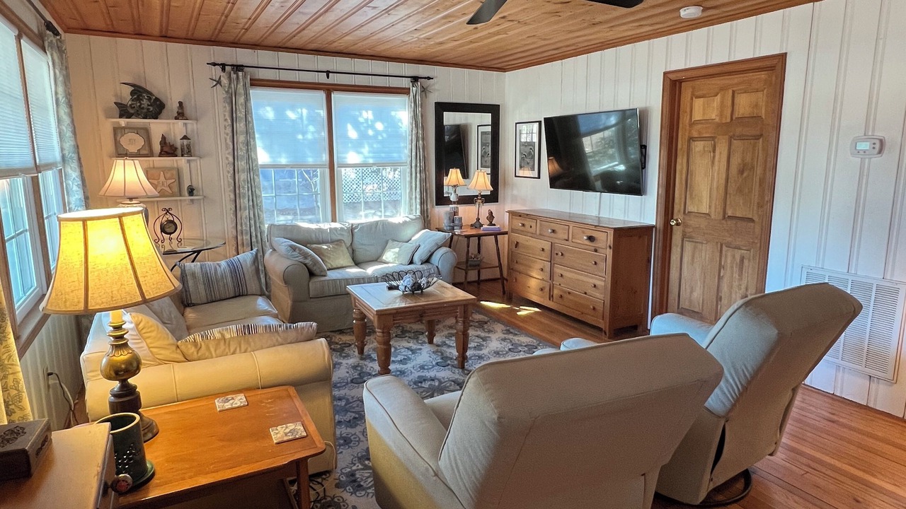 Photo of Livingroom in Crescent Beach
