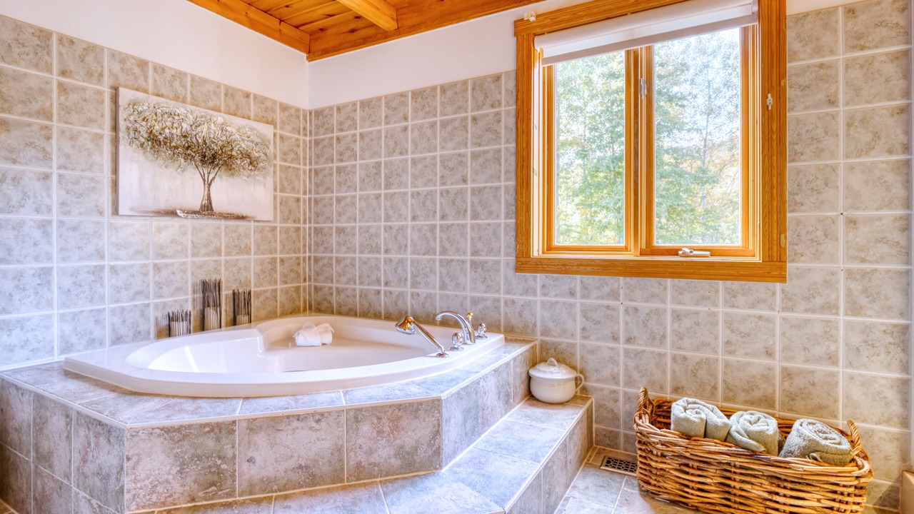 Photo of Bathroom in Lakeview