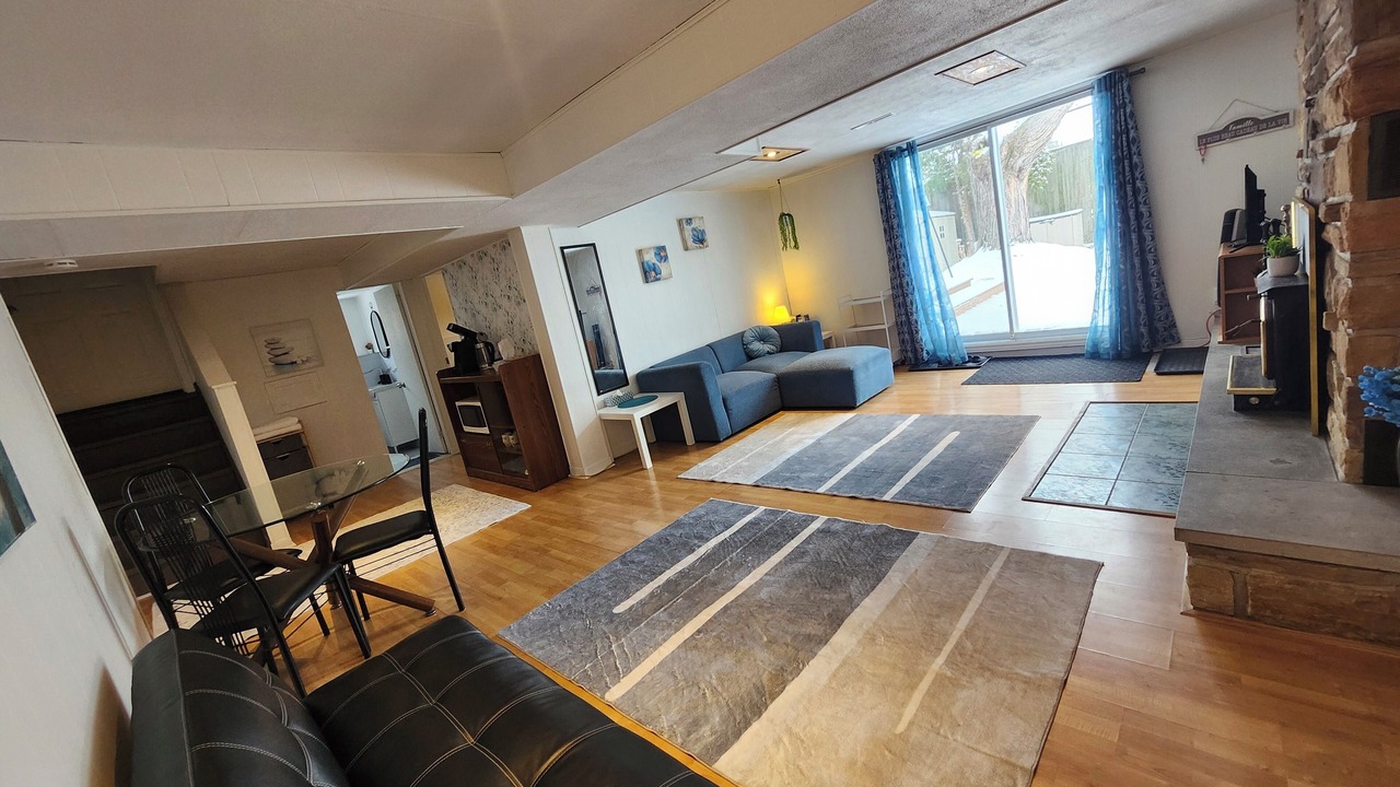 Photo of Livingroom in Dollard-des-Ormeaux