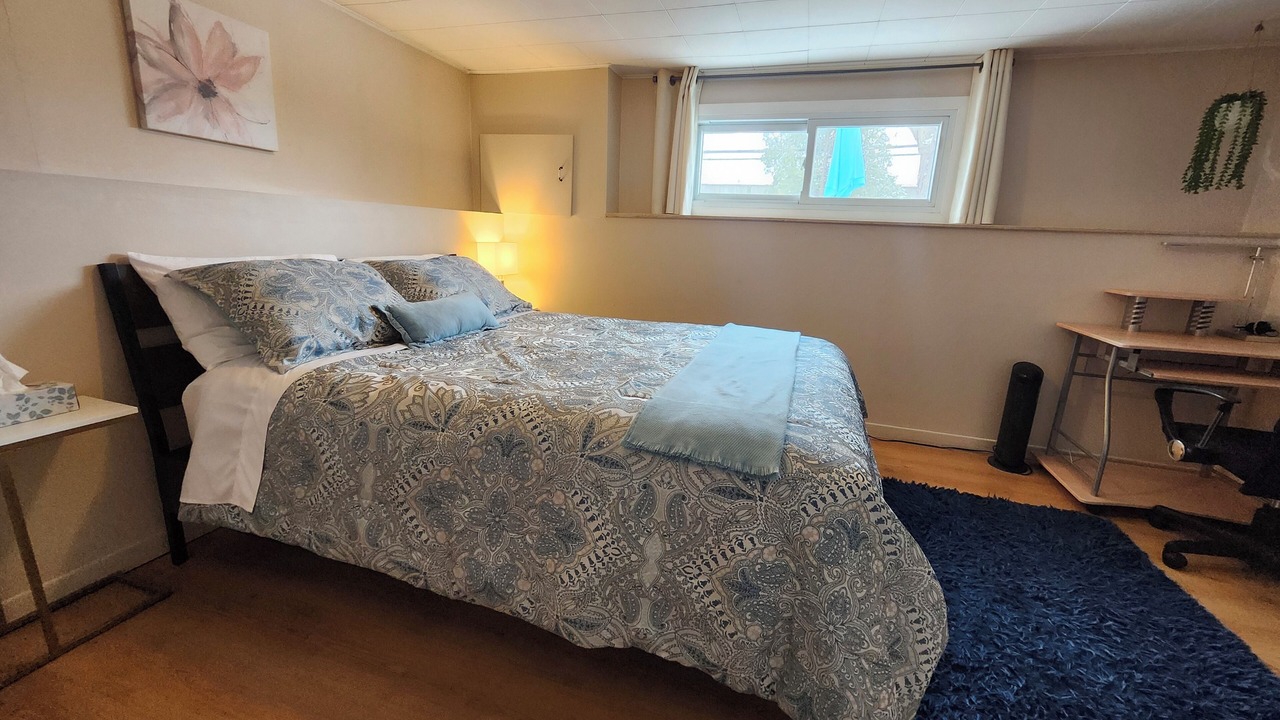 Photo of Bedroom in Dollard-des-Ormeaux