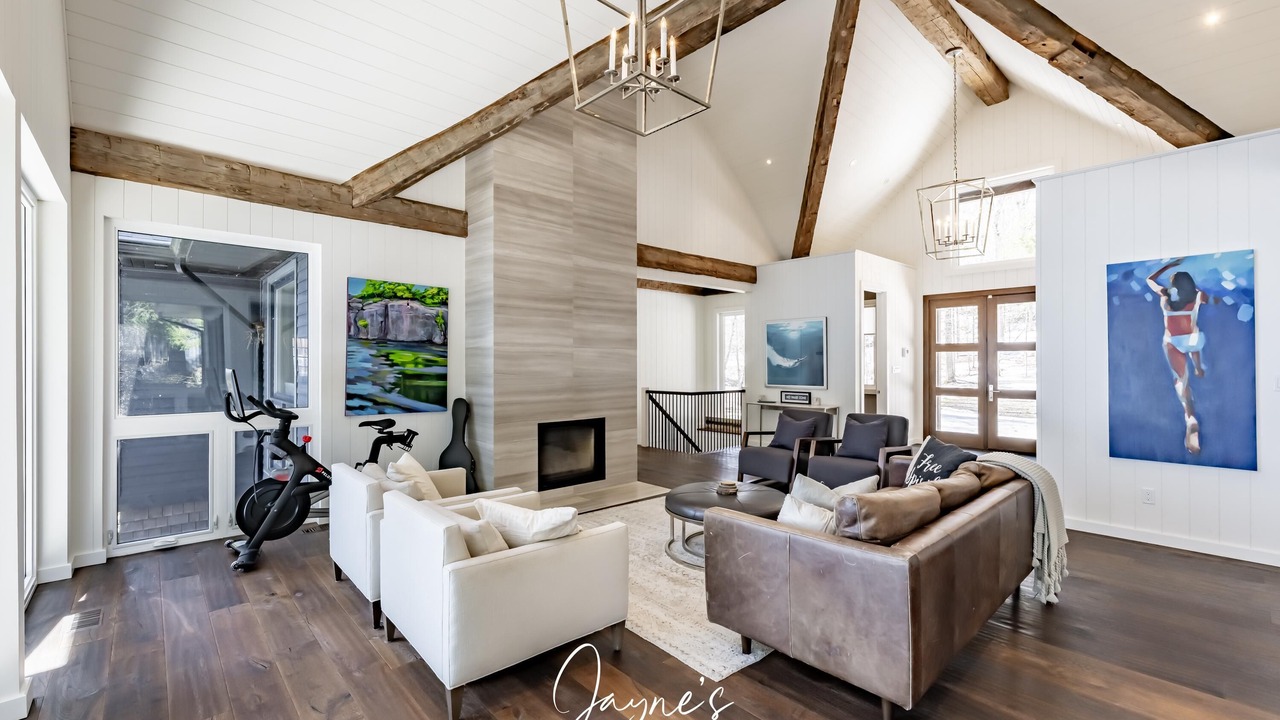 Photo of Livingroom in Muskoka Lakes