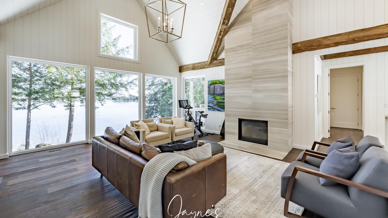 Photo of Livingroom in Muskoka Lakes
