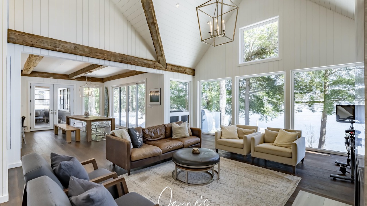 Photo of Livingroom in Muskoka Lakes