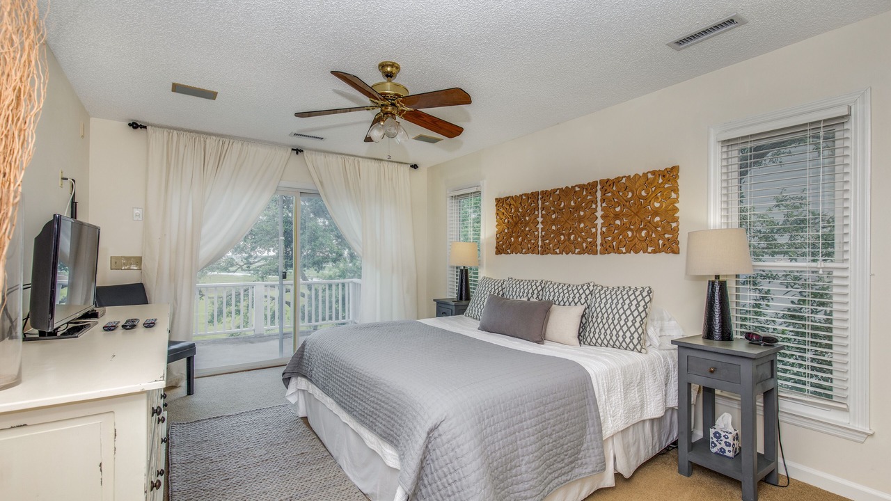 Photo of Bedroom in Harborgate Shores