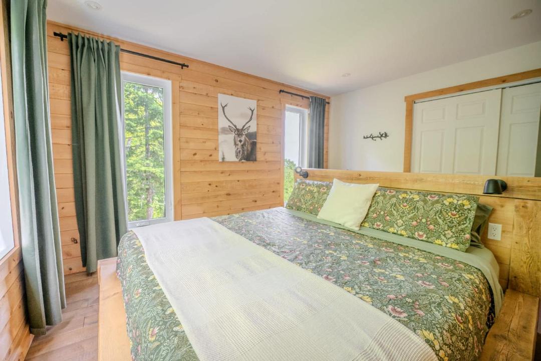 Photo of Bedroom in Petite-Riviere-Saint-Francois