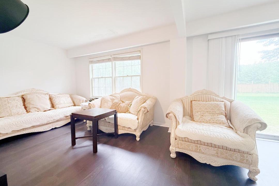 Photo of Livingroom in Thornhill