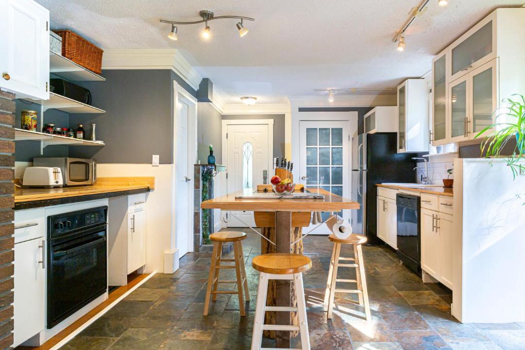 Photo of Kitchen in Sundre