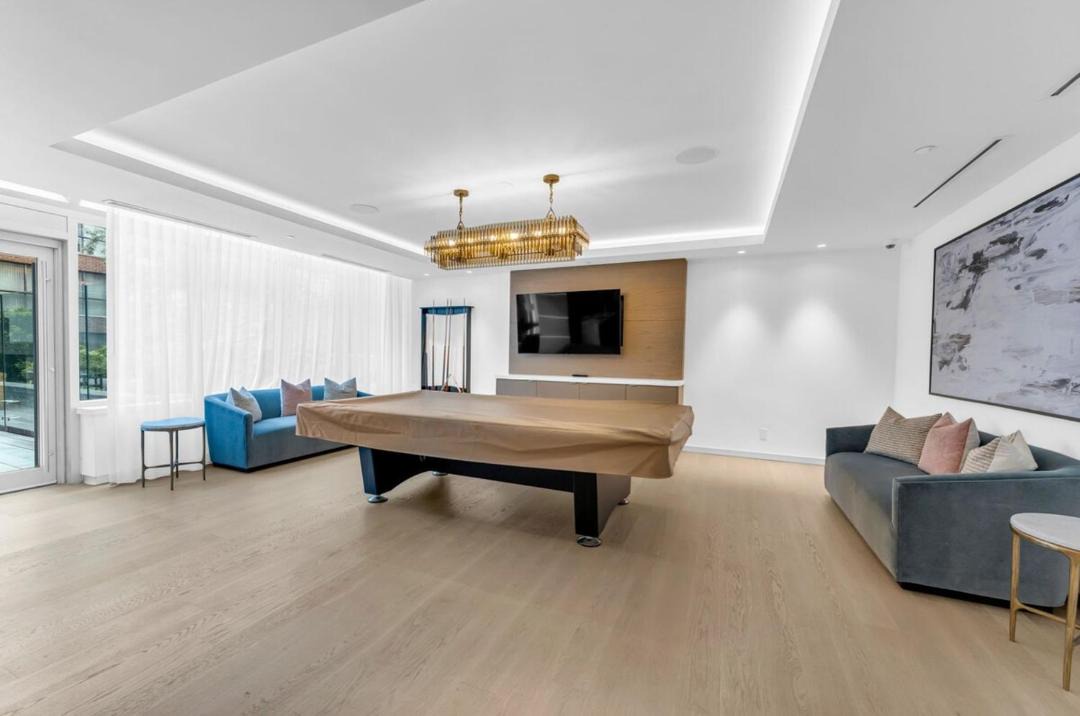 Photo of Livingroom in Bloor-Yorkville