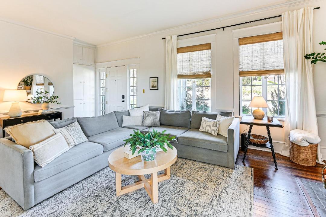 Photo of Livingroom in Jonesville