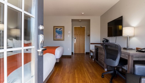 Standard Room, 2 Queen Beds, Non Smoking, Ground Floor (Pet-Friendly)