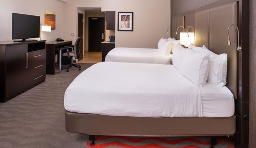 Standard Room, 2 Queen Beds, Accessible Bathtub