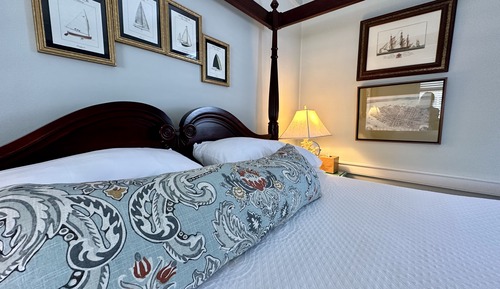Coastal Room. King, ensuite walk-in shower.