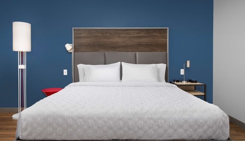 Room, 1 King Bed, Accessible (Hearing)