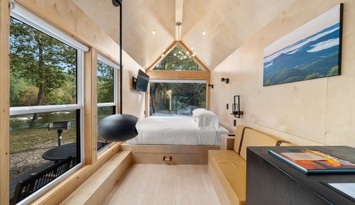 Premium Cabin (Looking Glass)