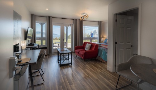Deluxe Room, 1 King Bed, River View