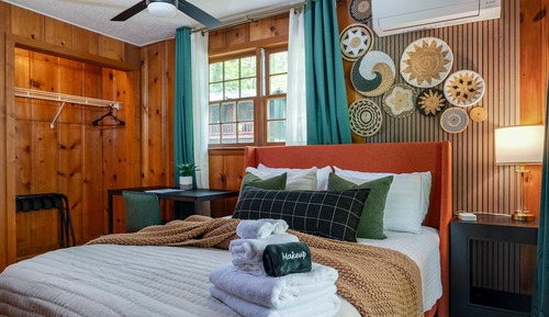 Comfort Room, 1 Queen Bed, Patio, Ground Floor